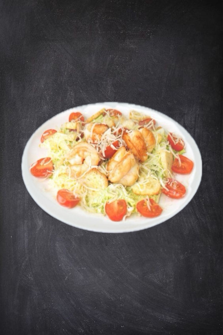Цезарь с тигровыми креветками