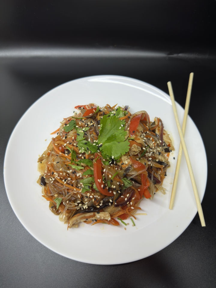 Фунчоза с курицей и овощами