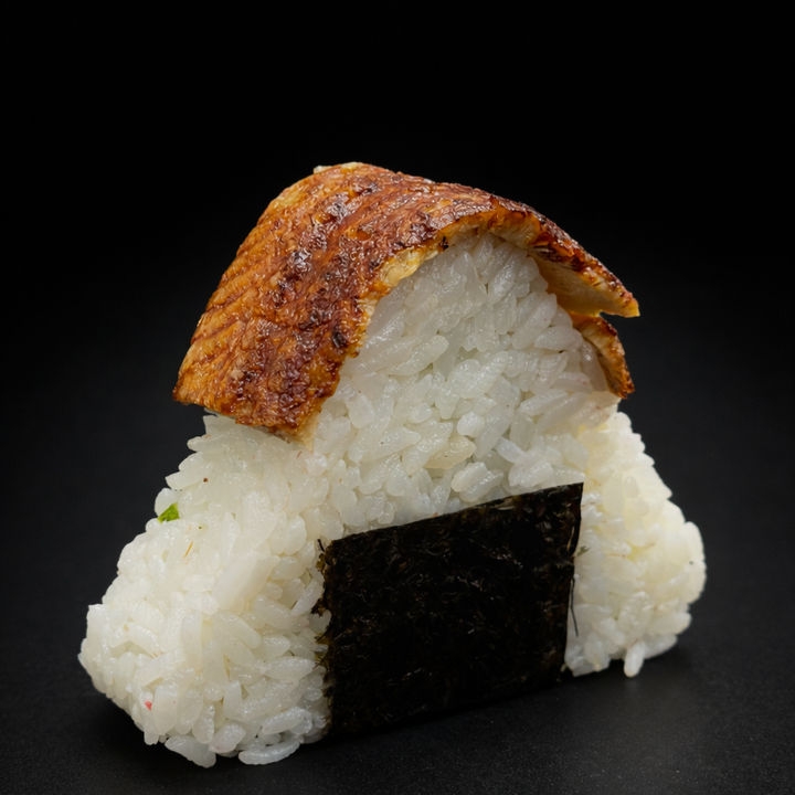 Онигири с угрем